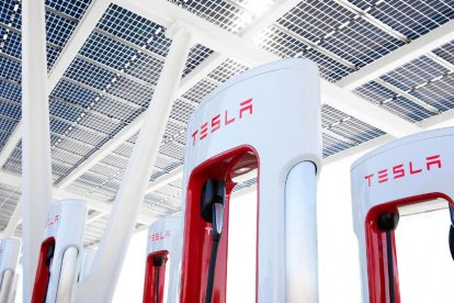 Tesla ha assolit les 50 estacions de supercarregadors a Espanya, després d'inaugurar recentment noves ubicacions a Barakaldo, Mallorca, Vigo i Lugones.