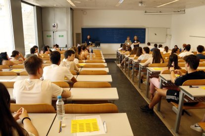 Empieza la selectividad en Lleida en medio de una ola de calor y sin aire acondicionado en algunos tribunales