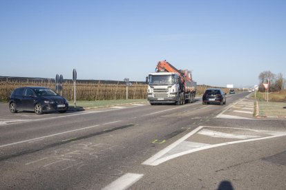 El siniestro se produjo a las dos de la madrugada en esta intersección de la C-53.