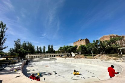 Les obres de remodelació de les piscines d’Almacelles.