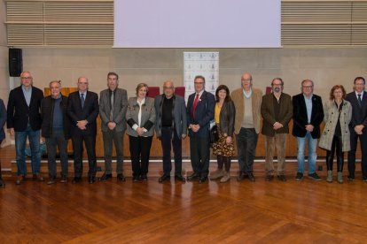 Exrectors de les universitats catalanes i el conseller Joaquim Nadal, ahir a la UdL.