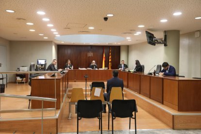 El acusado, en el banquillo de la Audiencia en mayo del año pasado. 