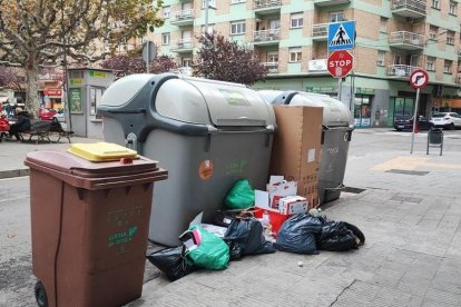 Basura en la calle Roca Labrador