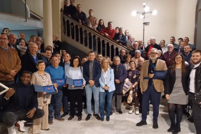 Foto de familia de los asistentes al acto de homenaje celebrado en la sede del PSC.