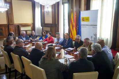 La reunión con el secretario general de Agricultura, Fernando Miranda, en el subdelegación de Lleida.