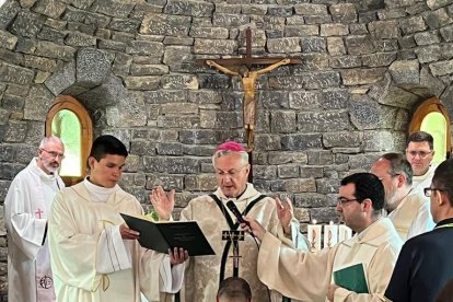 L’ordenació va ser presidida pel bisbe de la Seu d’Urgell.