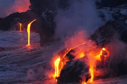 Imatge d'arxiu d'una erupció submarina.