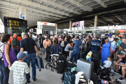 La ceniza obligó a cerrar el aeropuerto italiano de Catania.