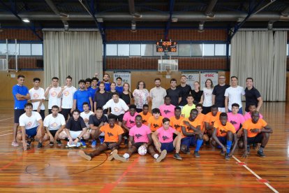 Foto de família dels participants, ahir, en la clausura del torneig.