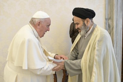 El papa, ahir durant una recepció al Vaticà.