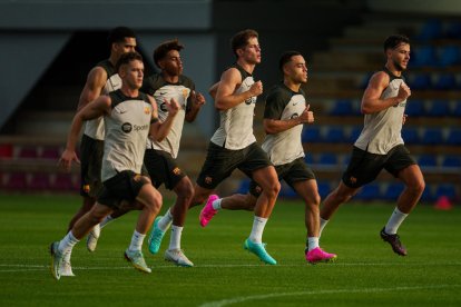 El Barça entrena amb majoria del planter en aquest inici.