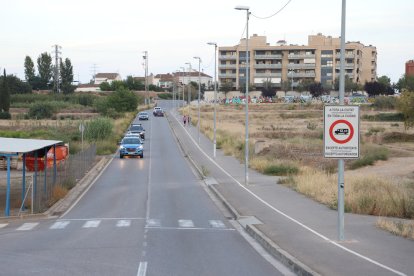 Vista del vial Víctor Torres, situat entre la carretera LL-11 i l’avinguda de Palauet de la Bordeta.