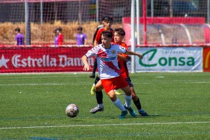 En la imagen, uno de los partidos del torneo President Ramon Farrús, de categoría cadete, disputado ayer en el campo del Atlètic Segre.