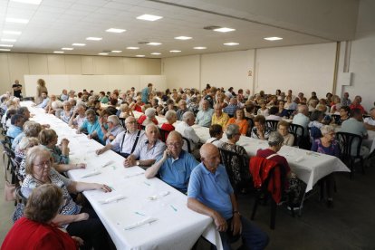 Almenar cierra sus fiestas con un vermut en homenaje a los mayores 