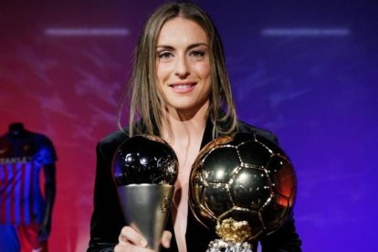 Alexia, con el ‘The Best’ y el Balón de Oro que ganó en 2021.