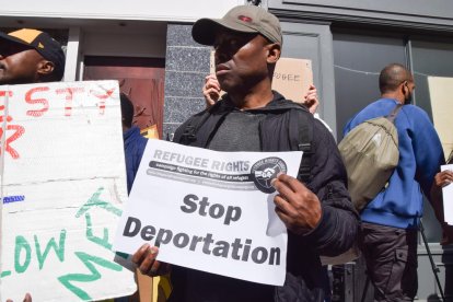 Una manifestación en contra de las deportaciones a Ruanda.