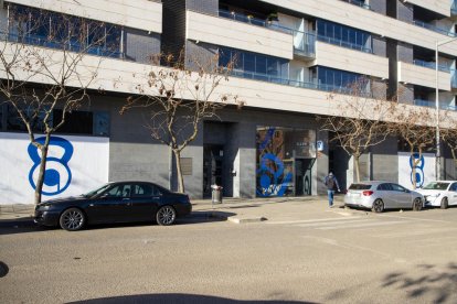 Exterior del gimnàs de crossfit al carrer Riu del Besòs.