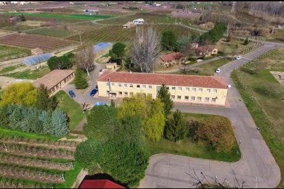 Vista aèria de l’Escola Agrària d’Alfarràs.