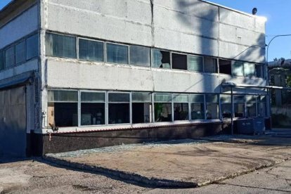 Finestres danyades a la zona de la central a Mikolaiv.