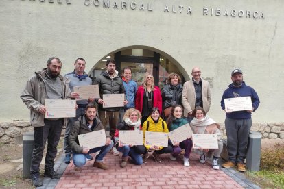 Foto de grup amb els premiats del Jove Emprenedor 2022.