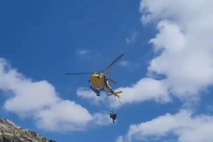 Rescate de montaña ayer en los Estanys de Molières de Aran. 