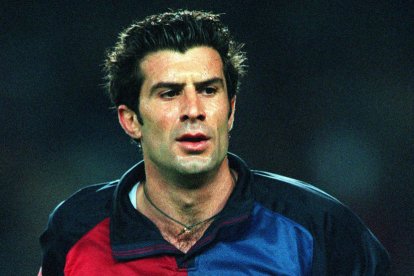 Luís Figo, en un partido cuando aún vestía con los colores del Barça.