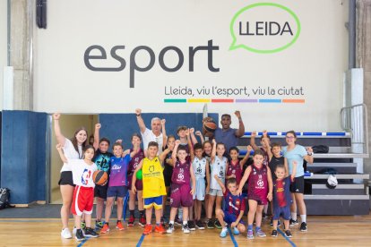 Jackson Quiñónez visita el campus d'estiu del Força Lleida