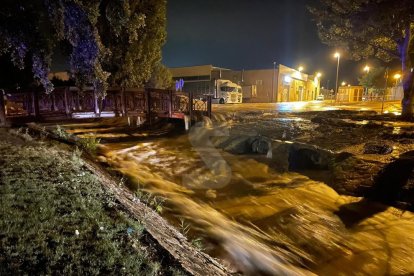 El riu Sió al seu pas per Agramunt aquest dijous a la nit.