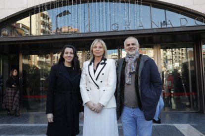 Inés Arrimadas, Maria Burrel i Carlos Carrizosa ahir a l’acte del partit a l’Enric Granados.