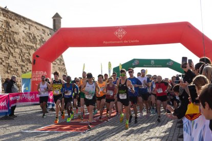 Un moment de la sortida de la carrera, ahir a la Seu Vella.