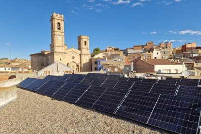 Las placas que el ayuntamiento ha instalado en uno de los edificios públicos.