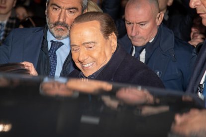 Silvio Berlusconi durante las elecciones regionales de febrero en Lombardía.