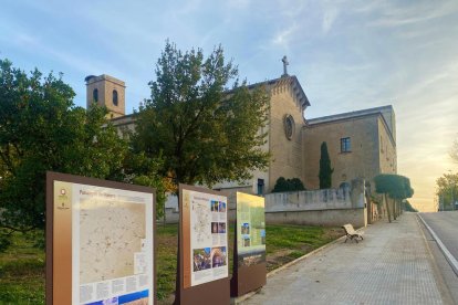 Mirar els plafons ajuda el visitant a fer-se càrrec de les riqueses patrimonials