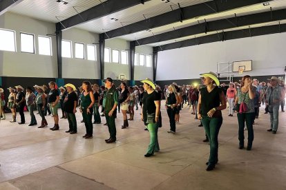 Una de las clases de baile country que se impartió en el primer día del festival.