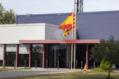 Les banderes tornen a la comissaria de Tàrrega