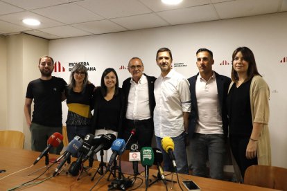 Pueyo, arropado por integrantes de la candidatura de ERC a la Paeria.