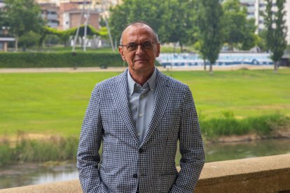 Miquel Pueyo, a la Banqueta davant del parc de la canalització.