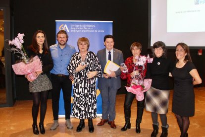 Membres de la junta del CATLleida amb les dos premiades.