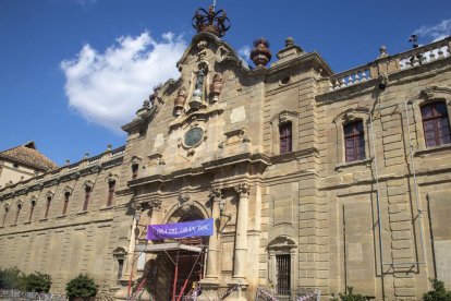 Cervera retira les tanques de la Universitat després de sanejar la façana