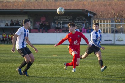 Una acció del partit disputat a Alpicat que va acabar amb victòria local i la imbatibilitat del Soses.