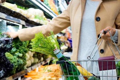 Els hàbits a l’hora de comprar aliments i begudes estan canviant per la pujada dels preus.