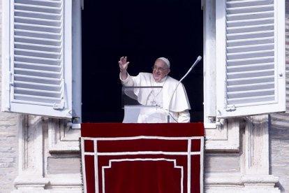 El Papa, ayer al finalizar el Ángelus dominical en el Vaticano.