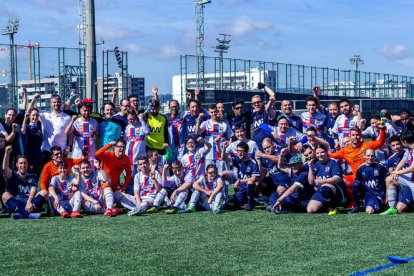 L'equip Genuine de l'Atlètic Lleida disputa un partit contra el Barça