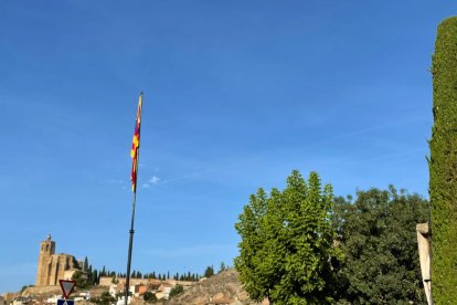 L’estelada al pal de Comte Jaume d’Urgell de Balaguer.