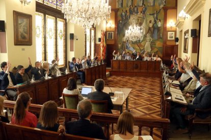 Votación del cartapacio en la Diputación de Lleida.