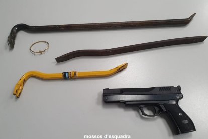 Material decomisado por los Mossos.