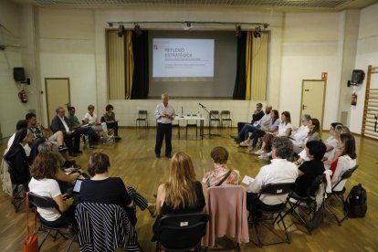 La reunió entre representants d’escoles cristianes es va celebrar al col·legi Santa Anna.