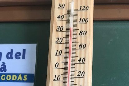 Clase en un aula de un instituto de Lleida ciudad con casi 34 grados