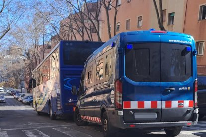 La furgoneta dels Mossos d'esquadra que va acudir a l'estadi.