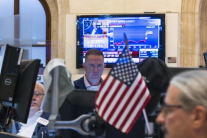 Wall Street volvió al rojo al inicio de la jornada tras una sesión de pérdidas en el Viejo Continente.